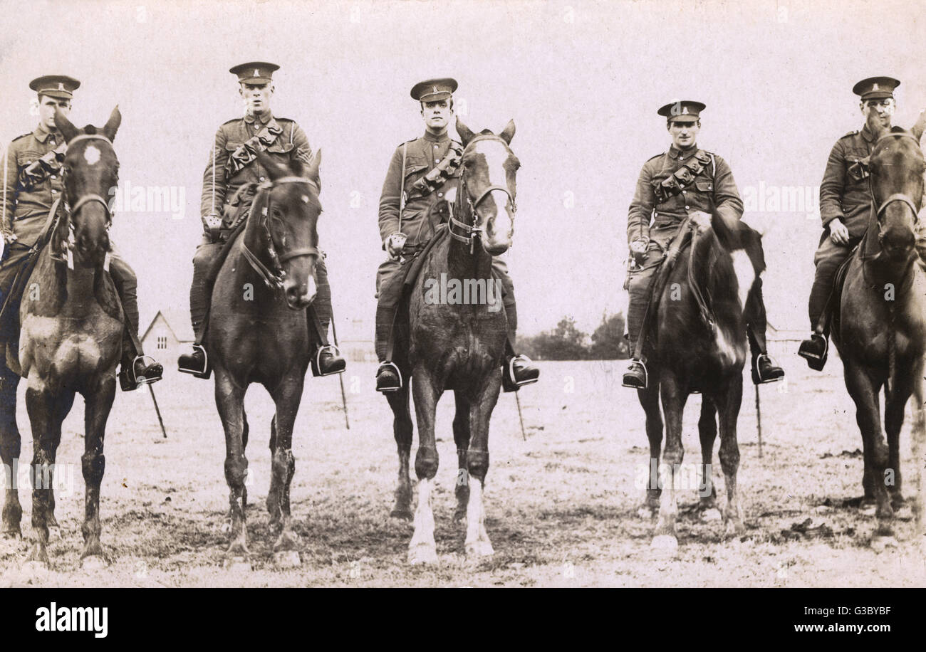 Fünf Männer des Carabiniers oder 6. Dragoon Guards, eine britische Kavallerie-Regiment, auf dem Pferderücken.      Datum: ca. 1916 Stockfoto