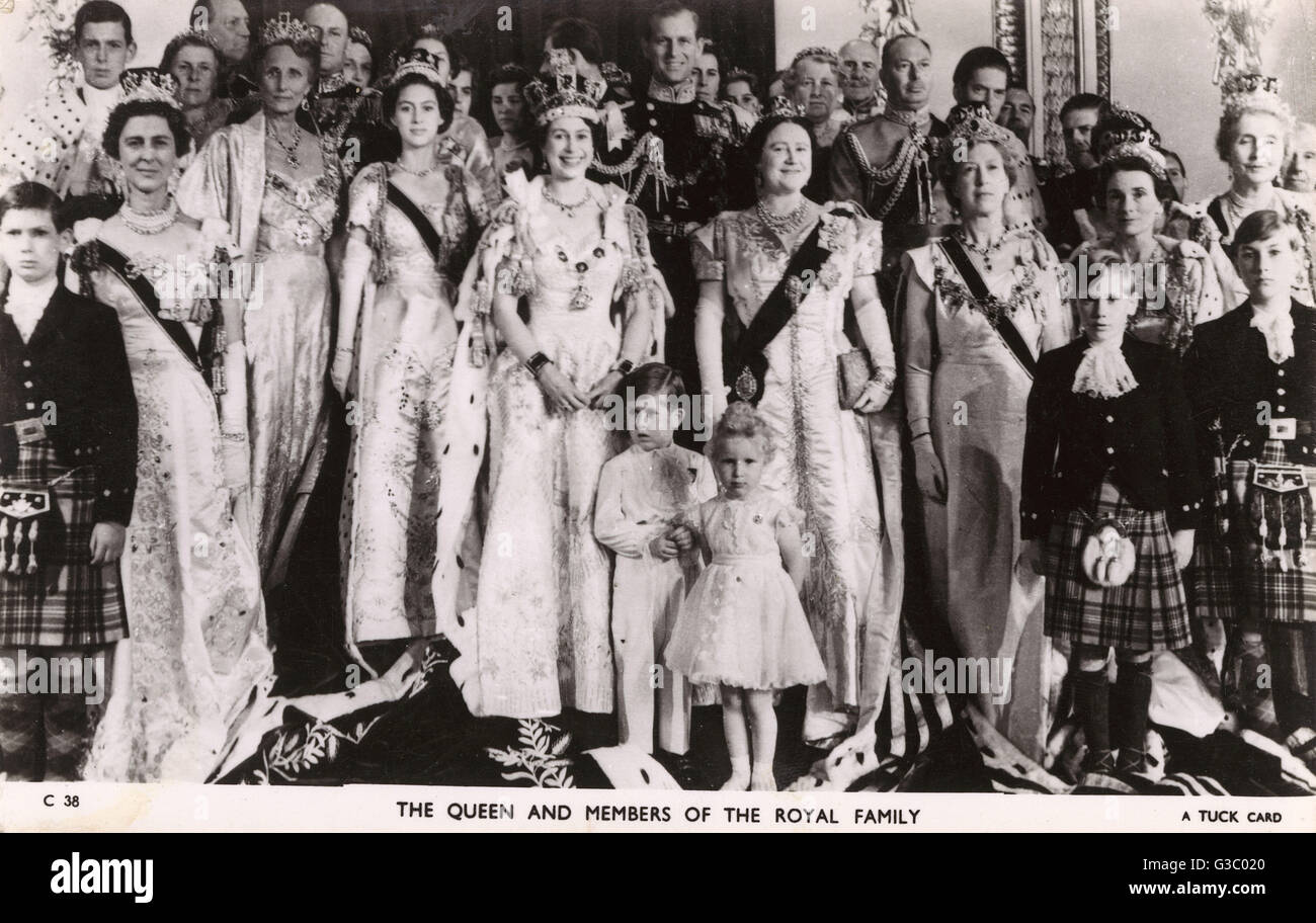 Königin Elizabeth II und Mitglieder der königlichen Familie in einer informellen Gruppenporträt zum Zeitpunkt der Krönung 2. Juni 1953 erfasst.     Datum: 1953 Stockfoto