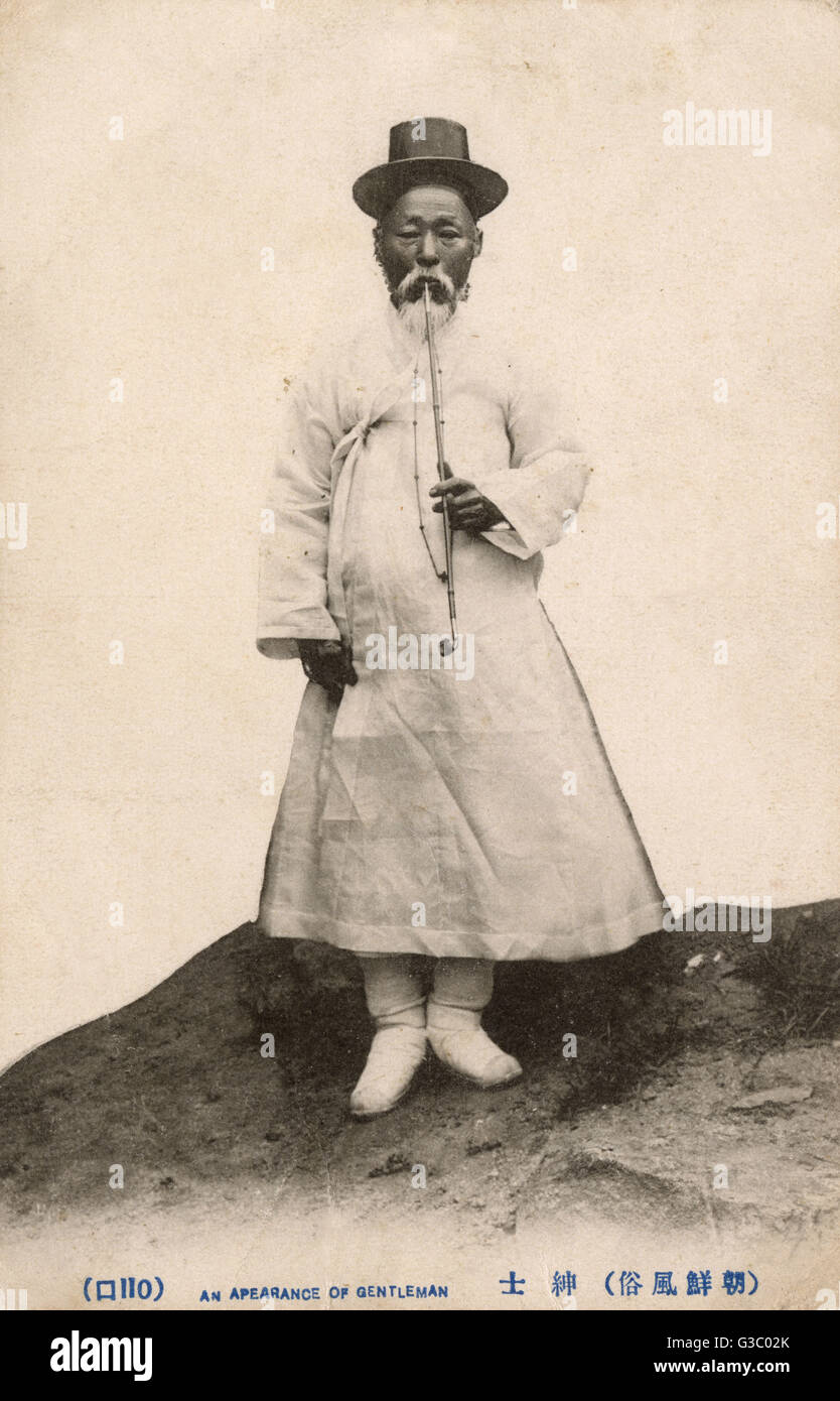 Ein angesehener, alter japanischer Gentleman mit Pfeife Stockfoto