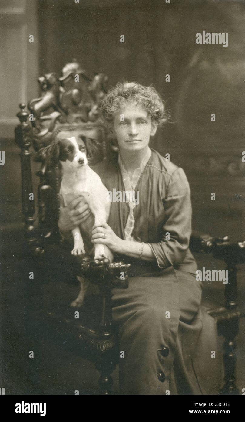 Studioporträt, Frau mit Jack Russell Hund Stockfoto