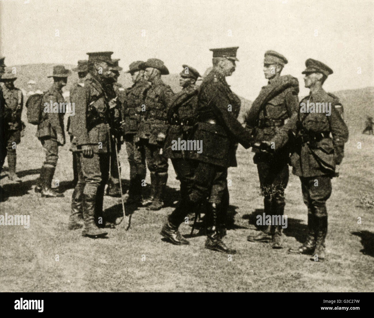WW1 – Kitchener gratuliert den Helden der Dardanelles-Kampagne Stockfoto