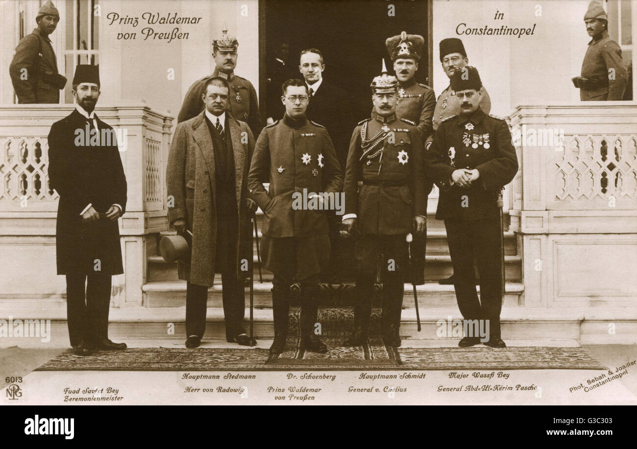 Prinz Waldemar von Preußen Istanbul besuchen. Waldemar (1889-1945) war der älteste Sohn von Prinz Heinrich von Preußen (jüngerer Bruder des deutschen Kaisers William II) und seine Frau, Prinzessin Irene von Hesse und durch Rhein.     Datum: ca. 1907 Stockfoto