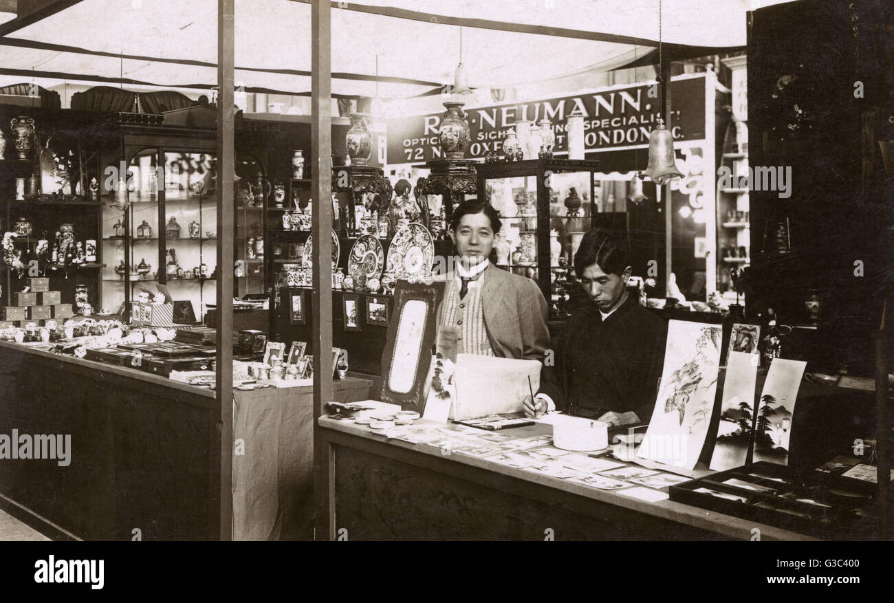 Japanischer Lackzeichner bei der Arbeit Stockfoto