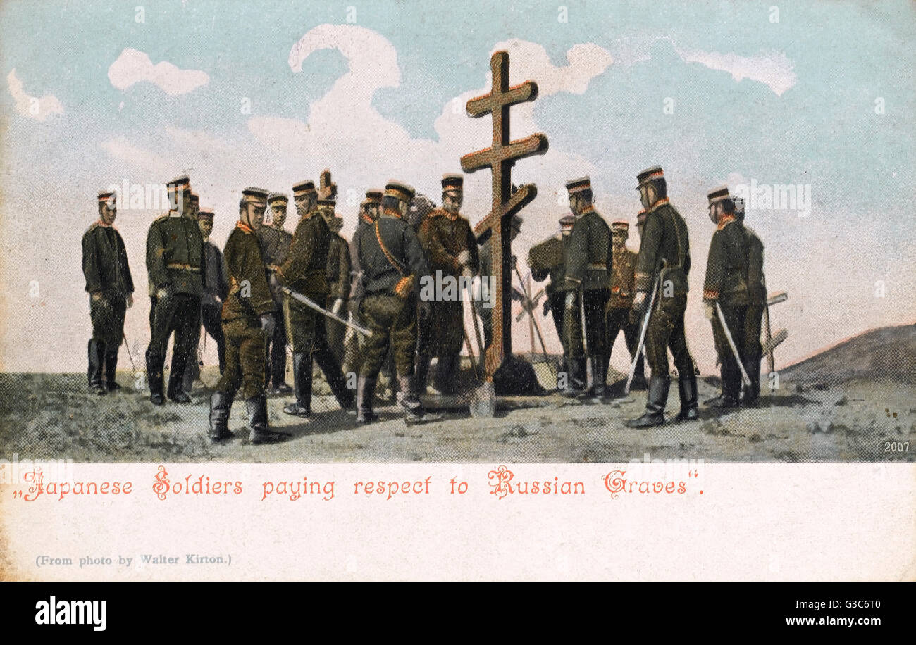 Russisch-japanischer Krieg: Die Japaner zollen an den russischen Gräbern Respekt Stockfoto