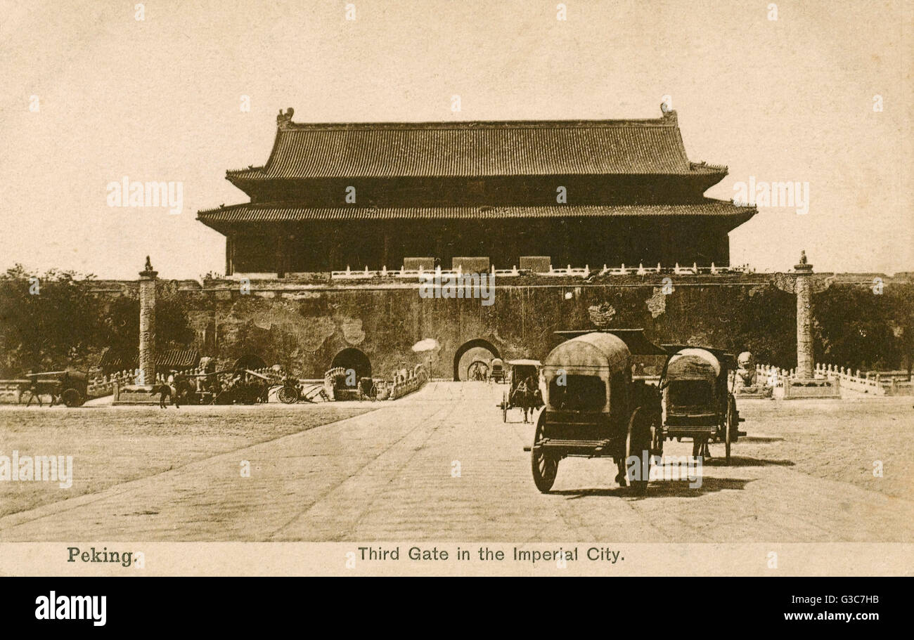 Der Tiananmen oder Tor des himmlischen Friedens, Peking, Volksrepublik China. Tiananmen war erstmals während der Ming-Dynastie im Jahre 1420 erbaut, der Eingang zur Kaiserstadt, innerhalb derer die Verbotene Stadt befand.      Datum: ca. 1901 Stockfoto