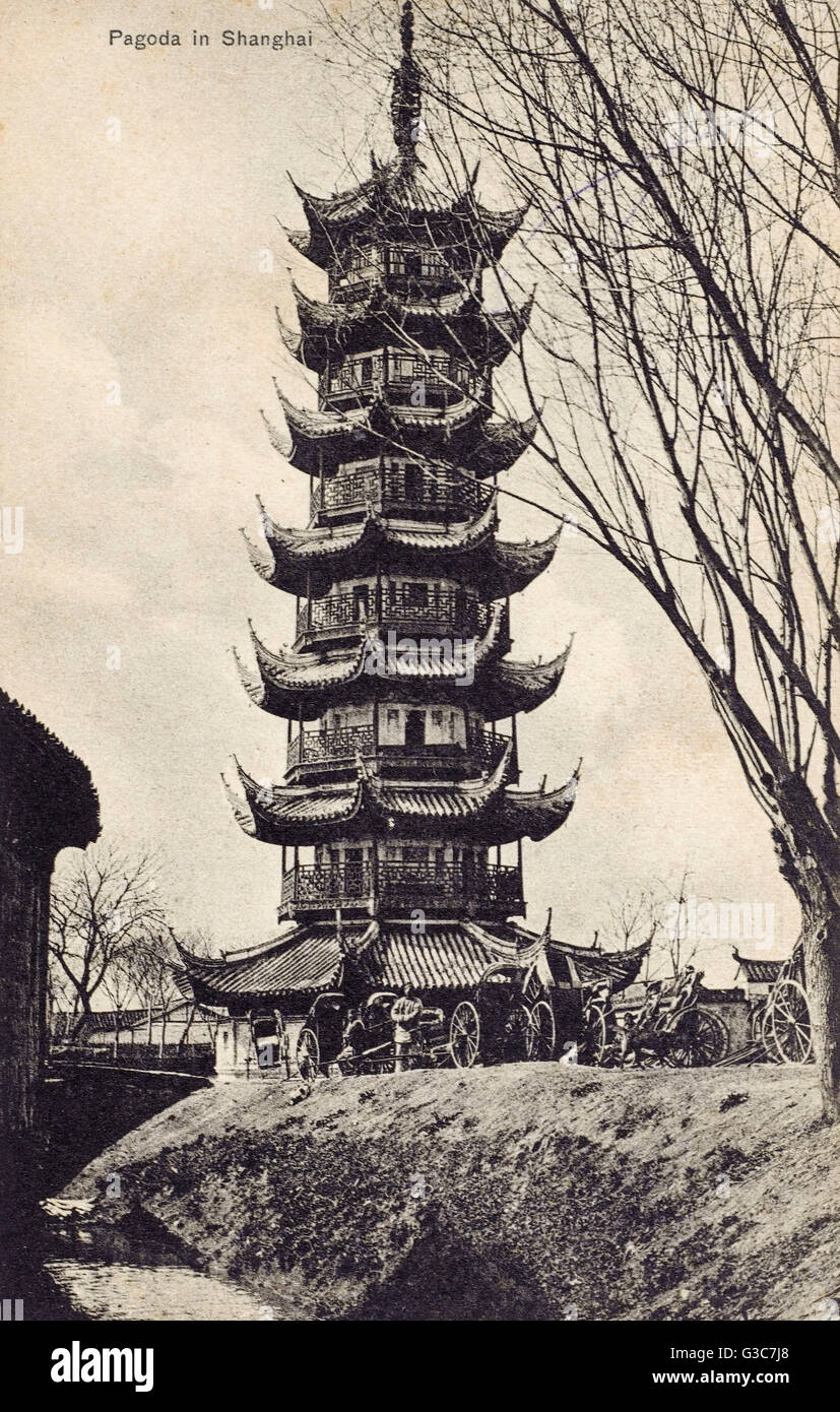 In Shanghai Municipality stehen historische Pagoden, die noch im 10. Jahrhundert Longhua-Pagode, die beste bekannte der 16.     Datum: ca. 1910er Jahre Stockfoto