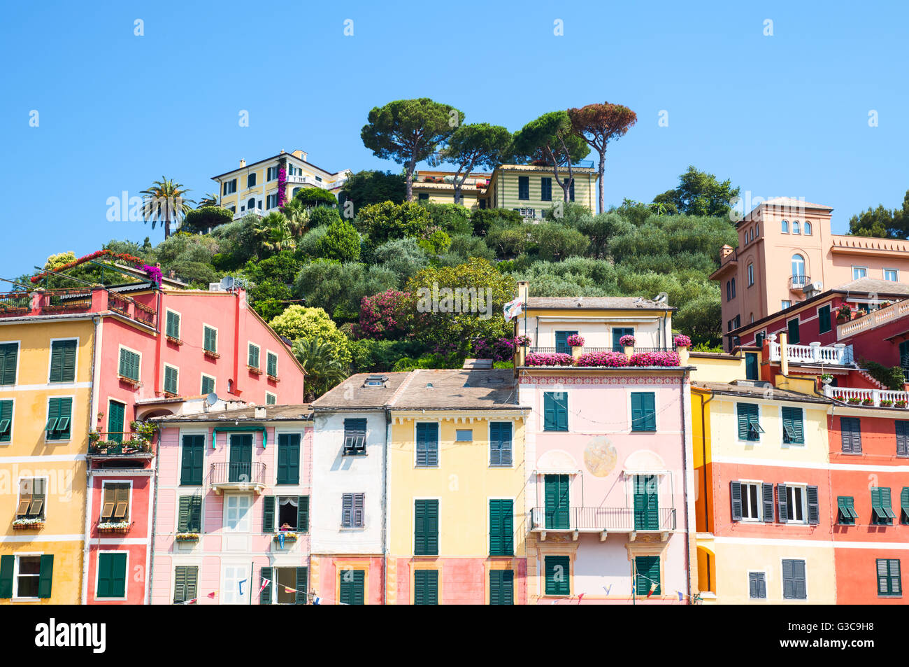 Italien, Portofino, die farbigen Häuser an der Hafen-Bucht Stockfoto