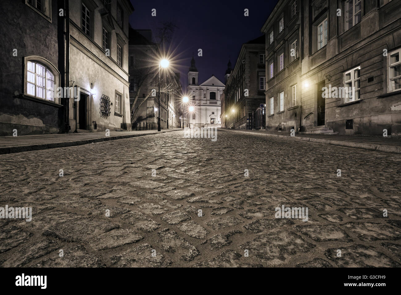 Die Straße der Altstadt in Warschau in der Nacht Stockfoto