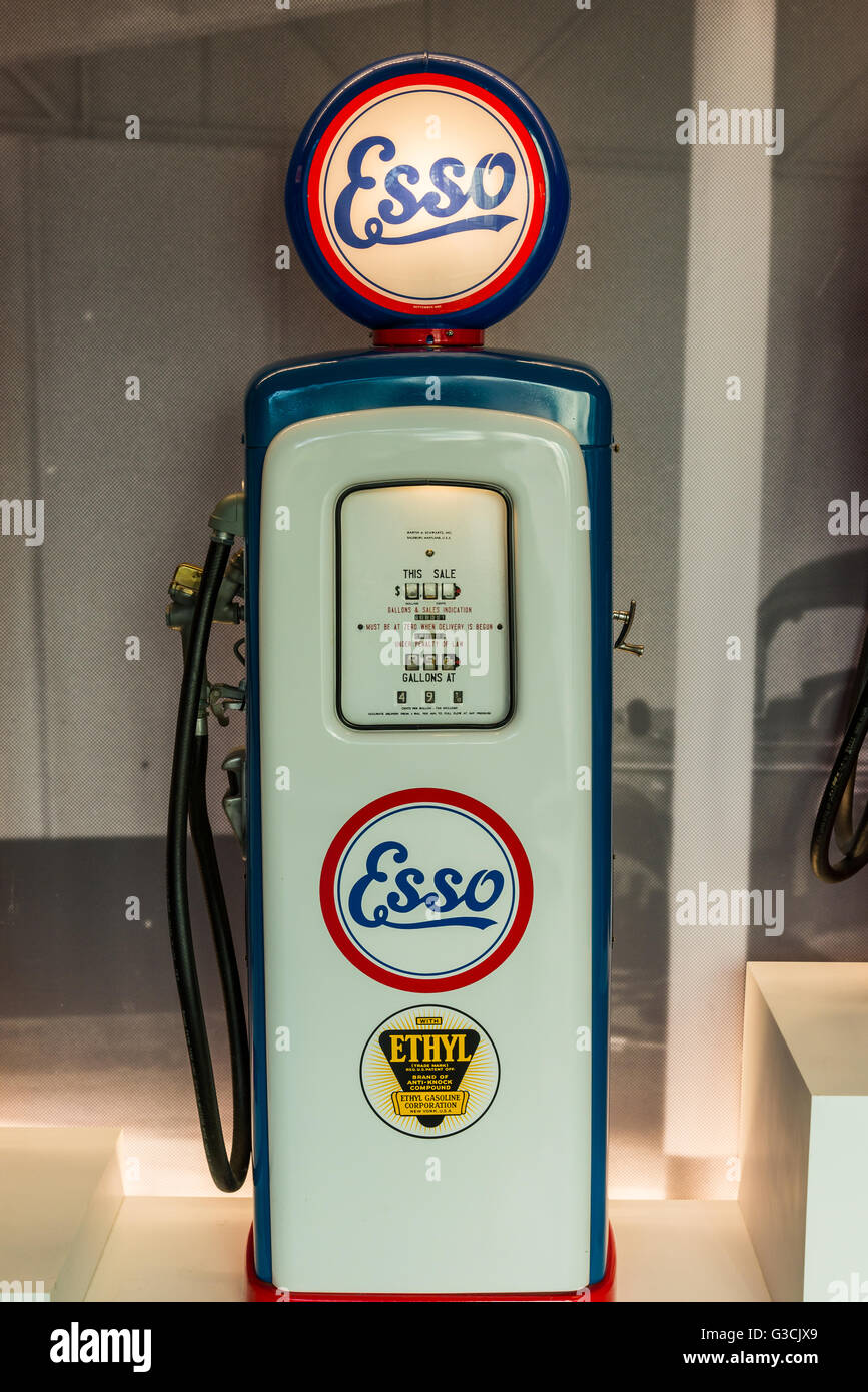 Vintage Esso Zapfsäule im Display. Stockfoto