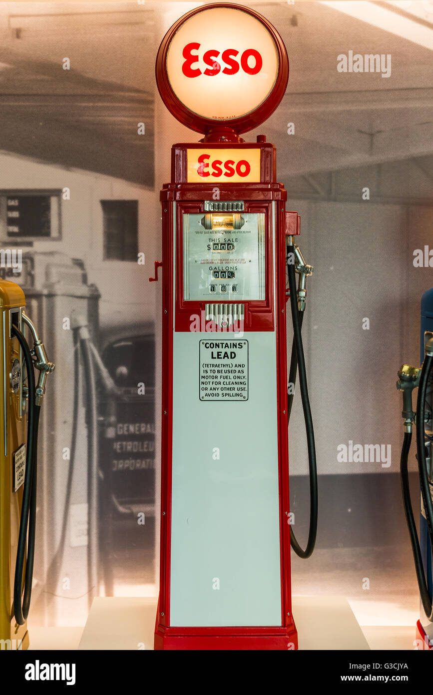 Vintage Esso Zapfsäule im Display. Stockfoto