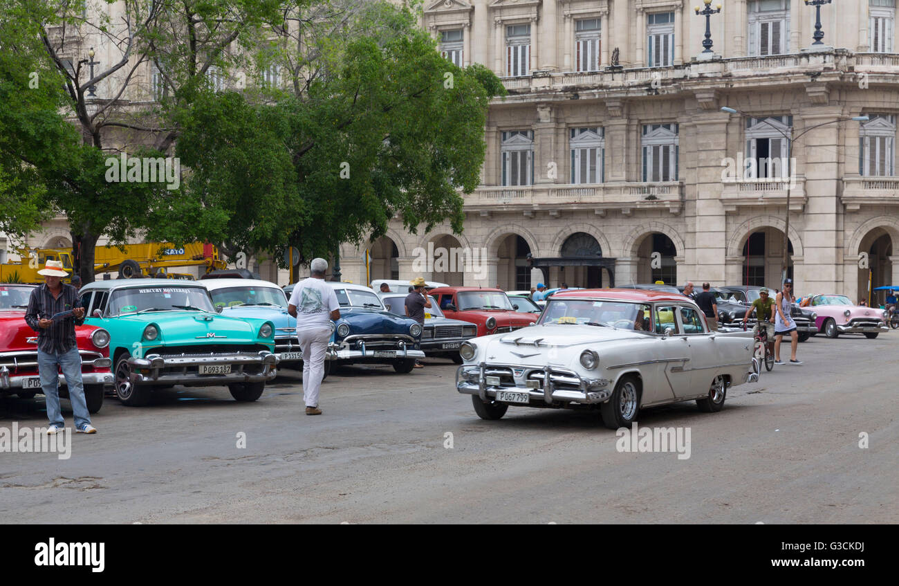 Oldtimer vor dem Capitol, Havanna, La Habana, Cuba, der Republik Kuba, der großen Antillen, Karibik Stockfoto