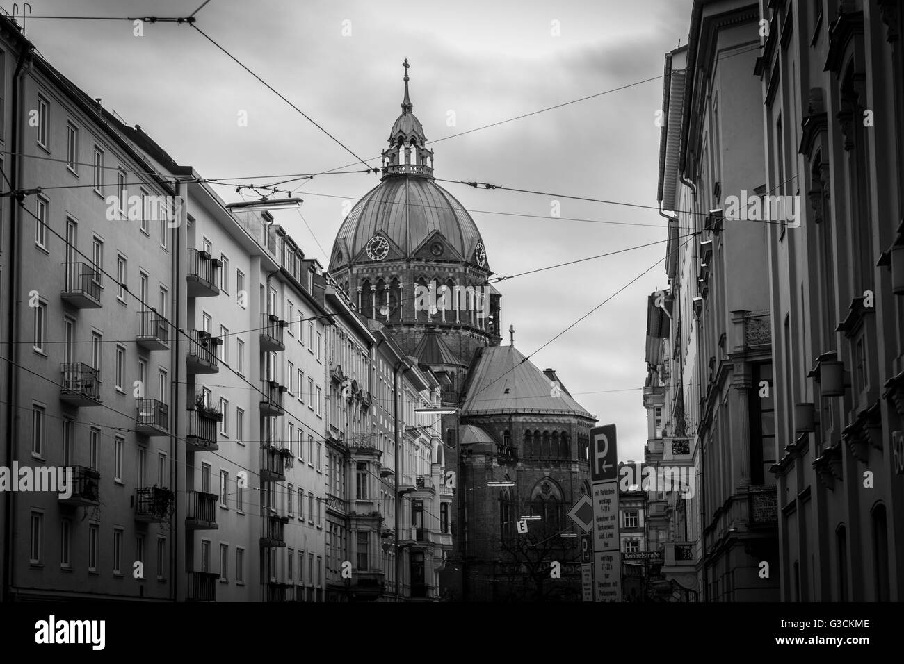 Deutschland, Bayern, München bei Tageslicht, Stadtzentrum, St. Lukas Kirche, s/w Stockfoto