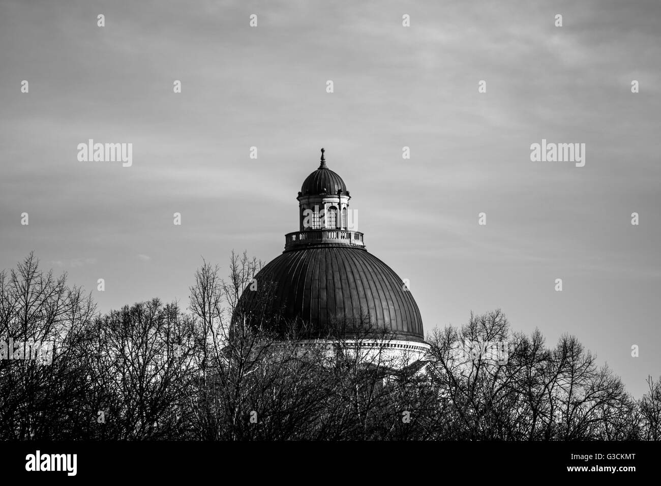 Deutschland, Bayern, München bei Tageslicht, Stadtzentrum, Kuppel der Staatskanzlei, s/w Stockfoto