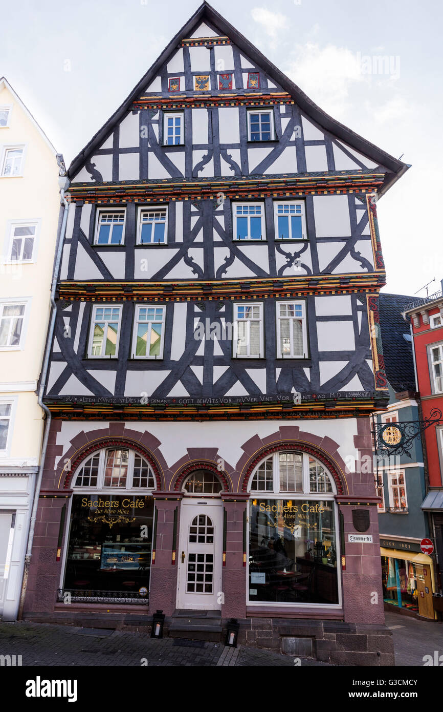 Sachers Cafe in der alten Stadt Wetzlar, Deutschland, Hessen, Optik Stadt, Fachwerk, kulturellen Denkmal Stockfoto