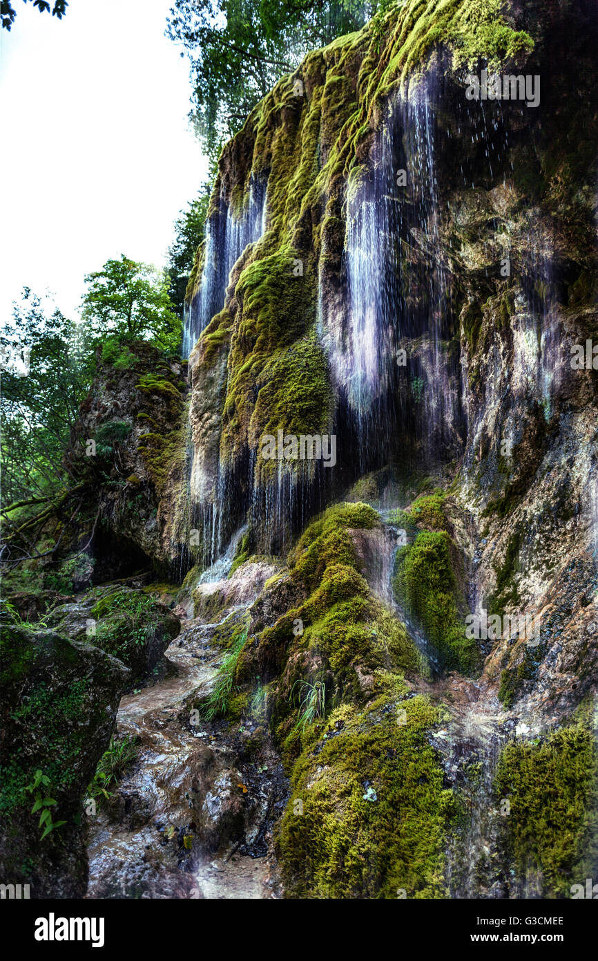 Schleier Wasserfällen im Sommer, Wasserfall, Schauspiel der Natur Stockfoto