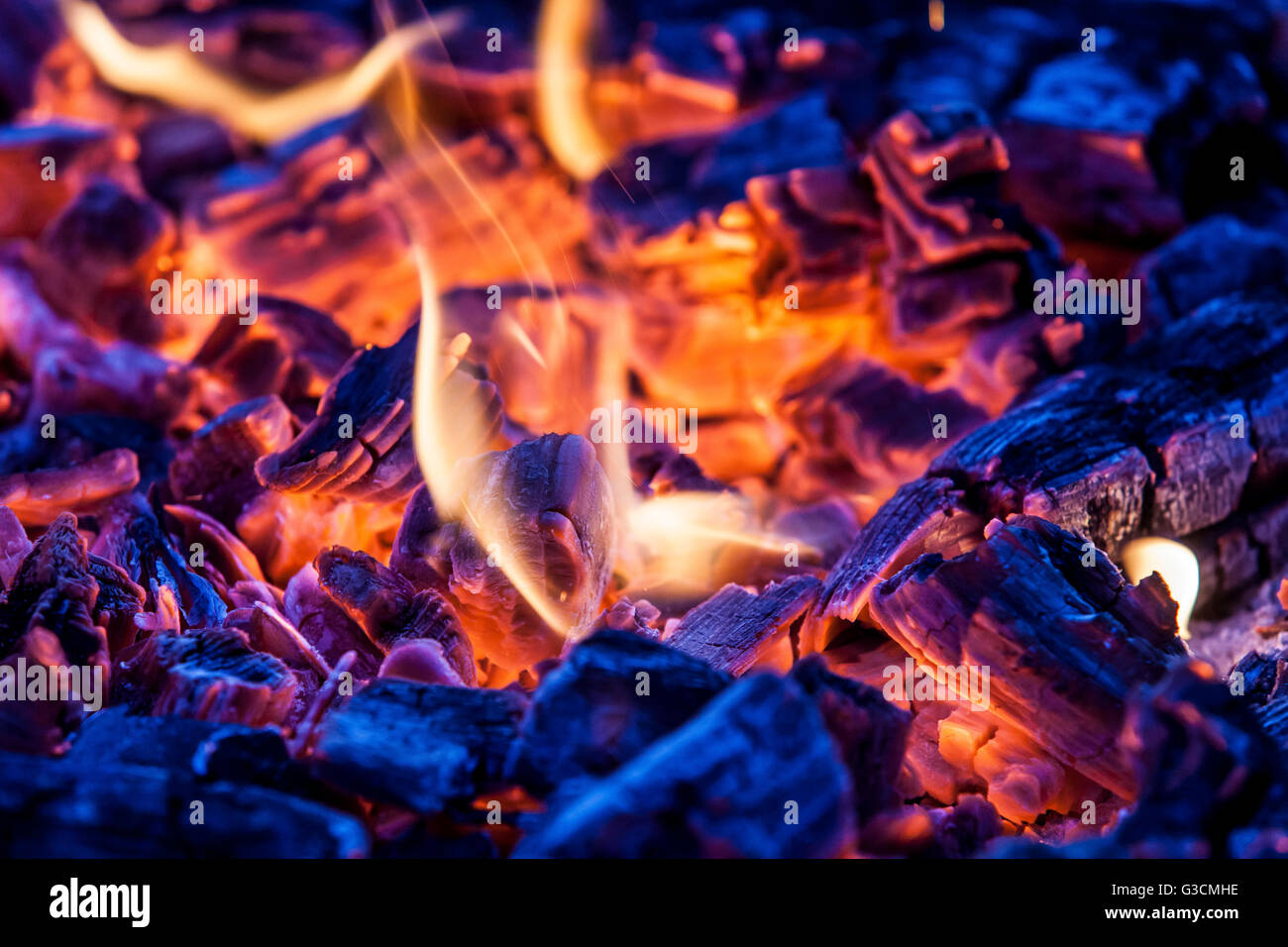 glühende Holzkohle grill Stockfoto