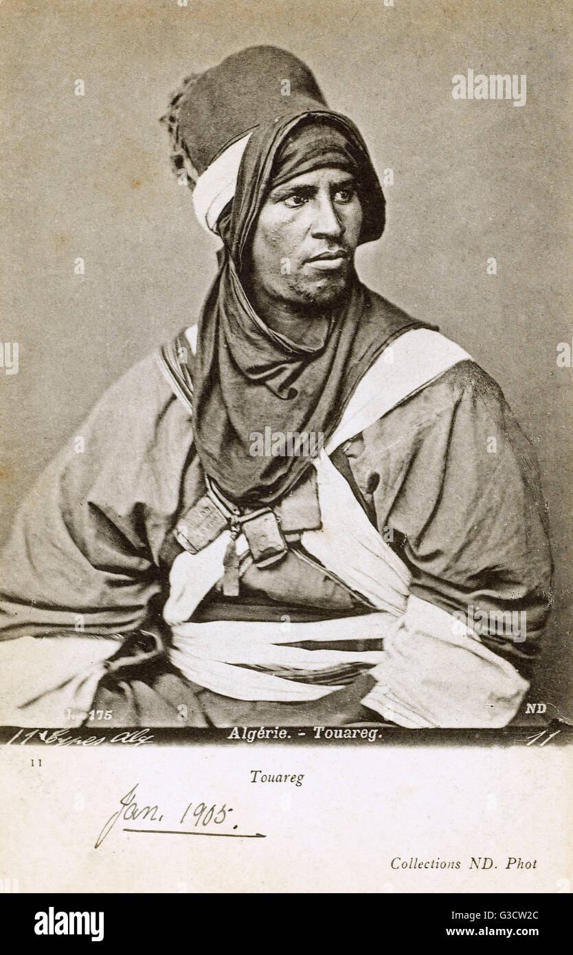 Eine absolut hervorragende Porträtfoto (reproduziert auf einer Postkarte) eines Tuareg-Stammes der weit Südosten Algeriens, tief in der Sahara.     Datum: 1905 Stockfoto