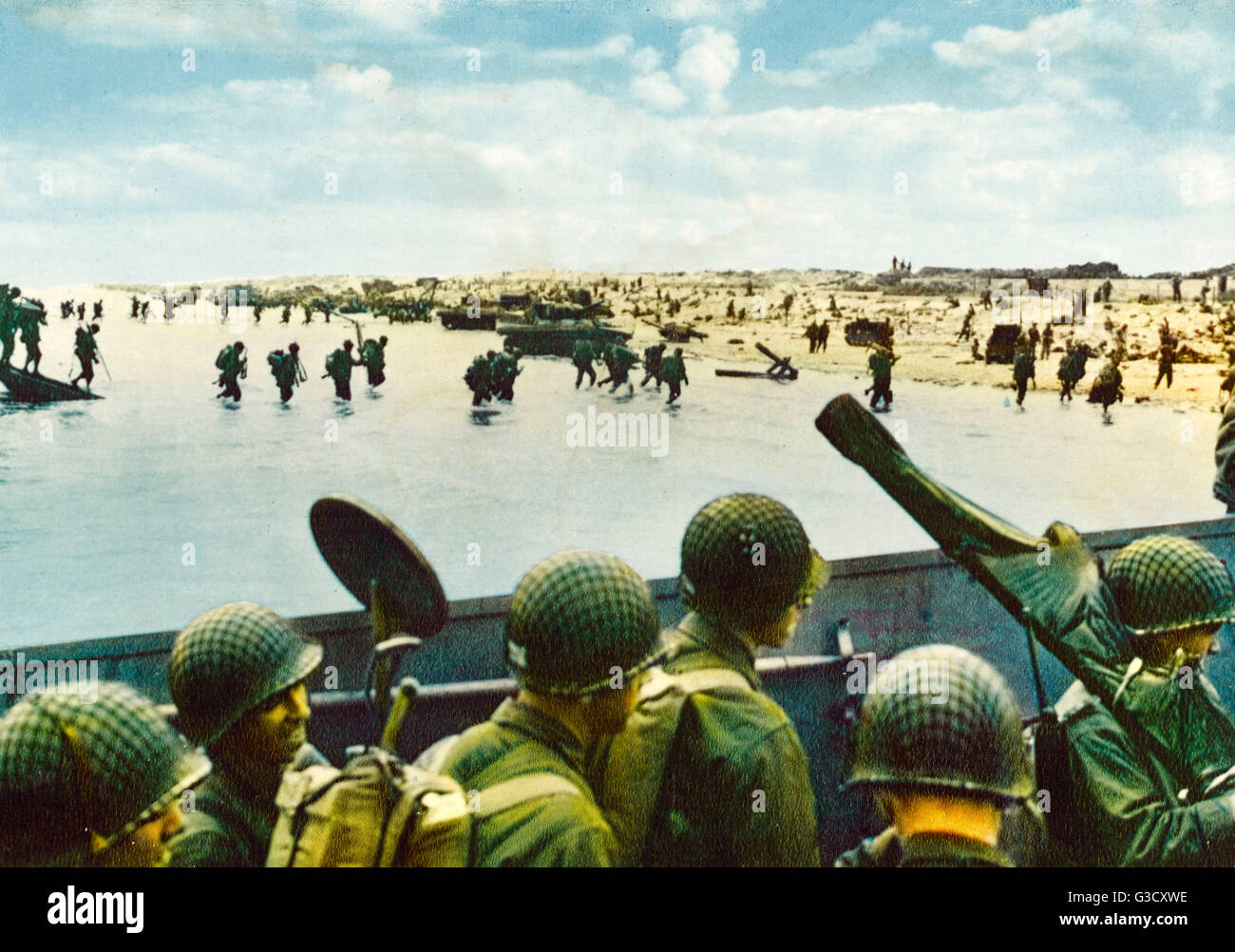 Landung in der Normandie 6. Juni 1944 - WW2. Beachten Sie die amerikanische Soldaten in die Landungsboote hält einen Metalldetektor für Landminen zu fegen.     Datum: 1944 Stockfoto