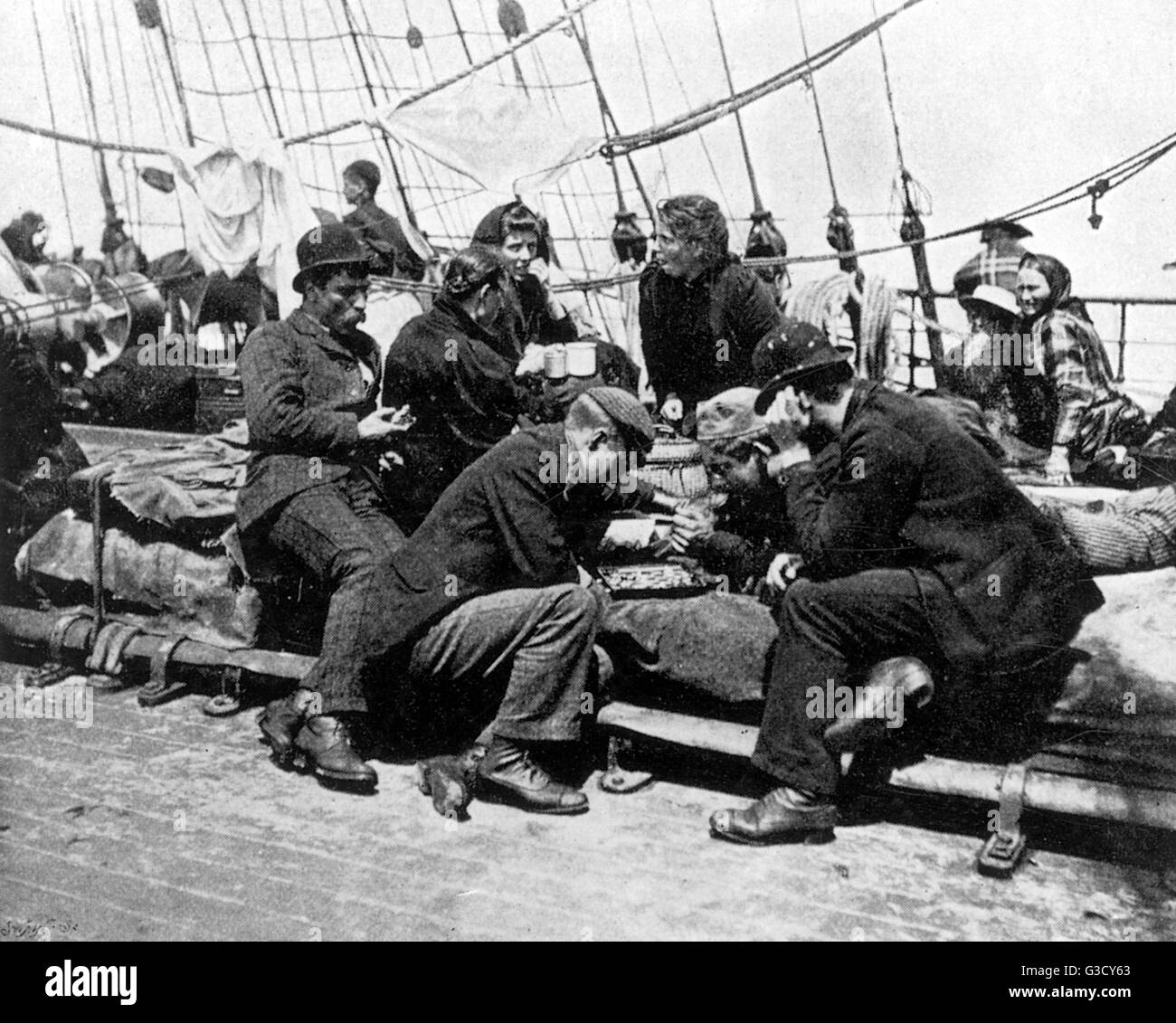 Zwischendeck Passagiere Auf Ein Emigrant Schiff Von Liverpool Nach New York 1896 Erholungen An Bord Scheinen Die Manner Spielen Schach Oder Zugluft Die Reise Begann In London Mit Einem Auswanderer Zug Von