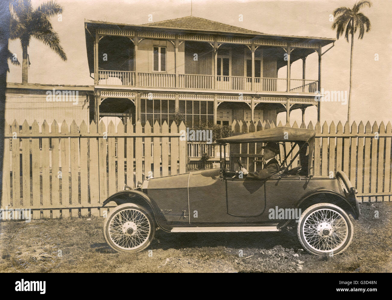 Mann im Auto, Havanna, Kuba Stockfoto