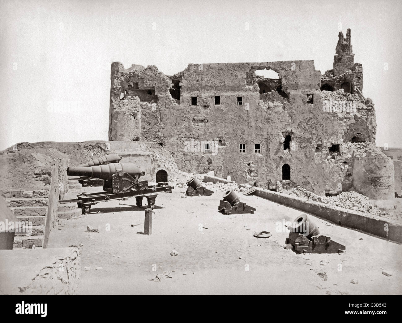 Waffen und Bombenschäden, Alexandria, Ägypten, 1882 Stockfoto