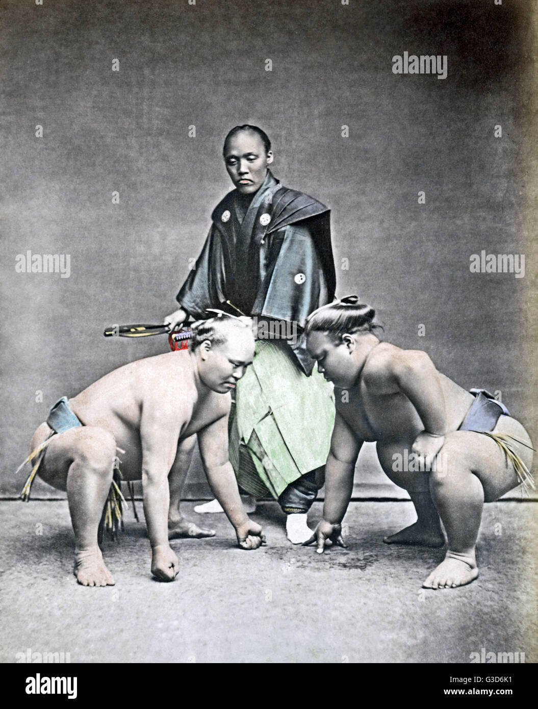 Sumo Wrestlers und Schiedsrichter, Japan, 1870er Stockfoto