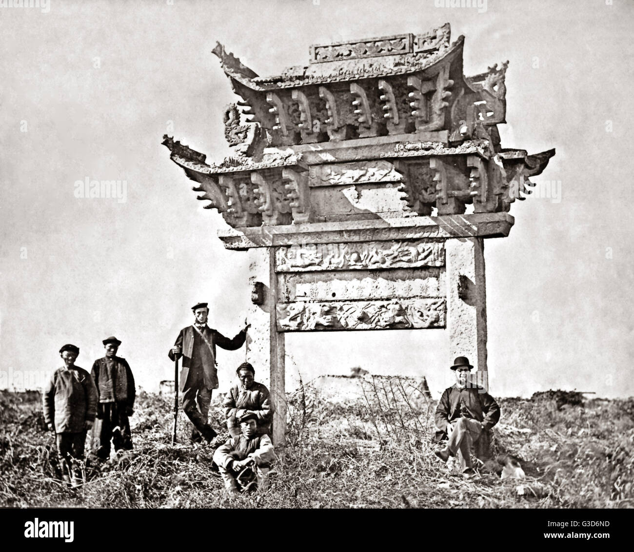 Ornate Arch, China, ca. 1870er (attrib: Francis Frith Studio Stockfoto