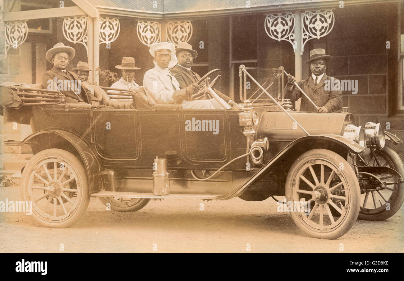 Gruppe von Männern in einem Auto, West- oder Südafrika Stockfoto