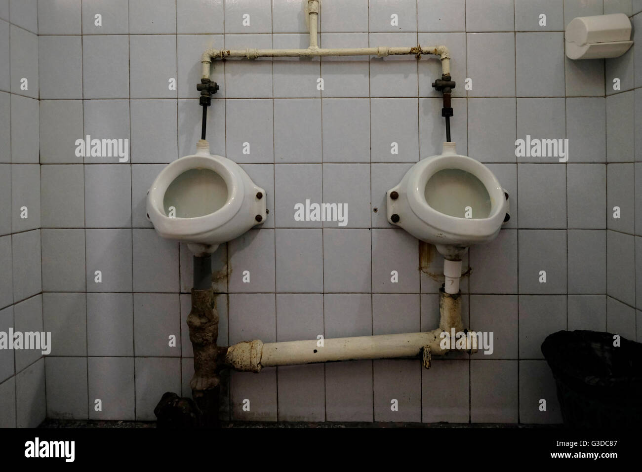Men Toilet Stockfotos und -bilder Kaufen - Alamy
