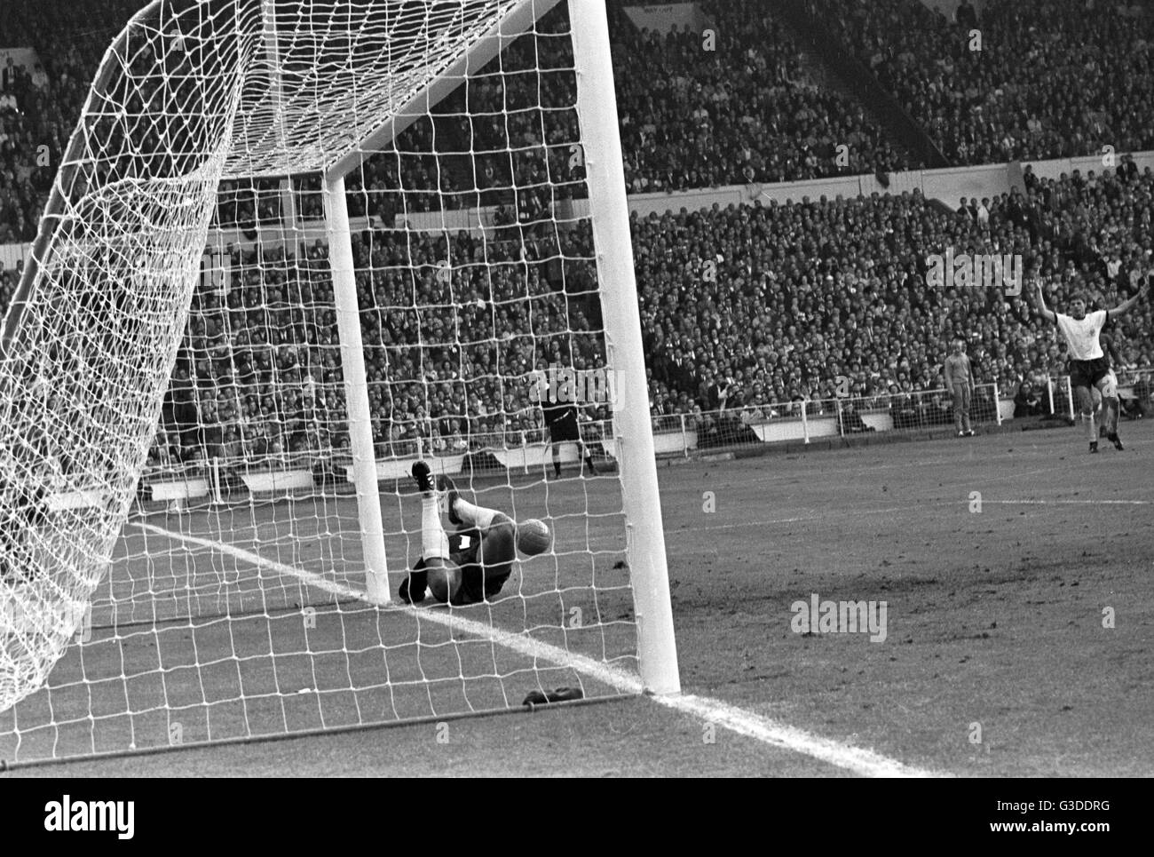 Fußball-Weltmeisterschaft 1966 - Finale - England - Deutschland 4: 2 a.e.t - deutsche Torhüter Hans Tilkowski in Aktion. | weltweite Nutzung Stockfoto