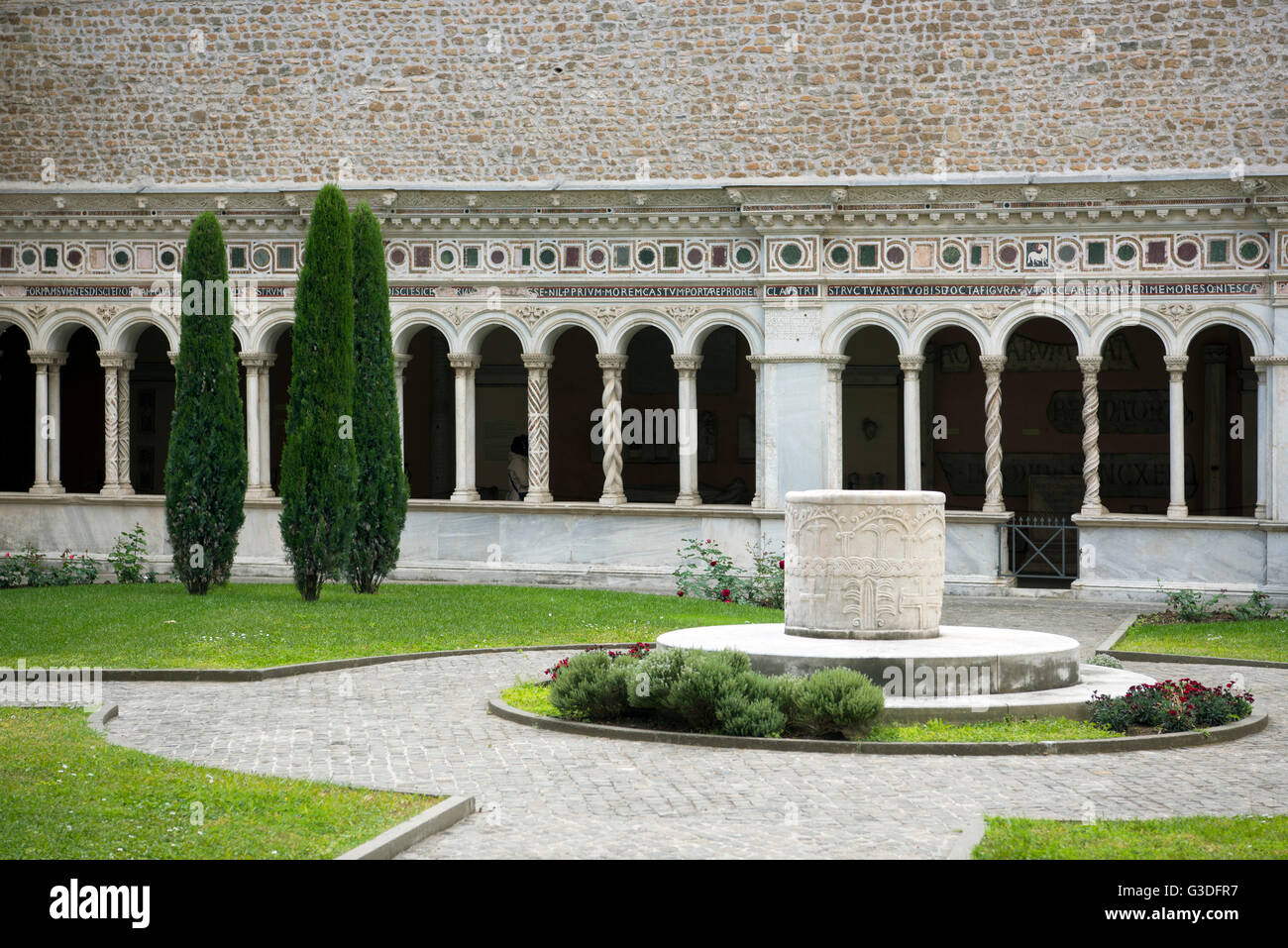 Italien, Rom, Päpstliche Erzbasilika San Giovanni in Laterano (Auch Lateranbasilika), Kreuzgang des Klosters der Lateranbasilika Stockfoto