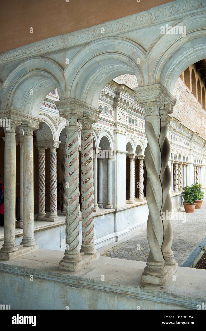 Italien, Rom, Päpstliche Erzbasilika San Giovanni in Laterano (Auch Lateranbasilika), Kreuzgang des Klosters der Lateranbasilika Stockfoto