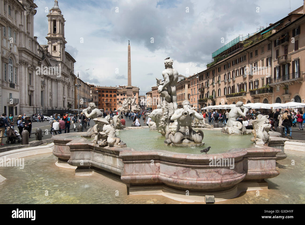 Italien, Rom, Piazza Navona, Fontana del Moro (bemalt) ist der anregenden der Drei Brunnen Und Wurde von Giacomo della Port Stockfoto