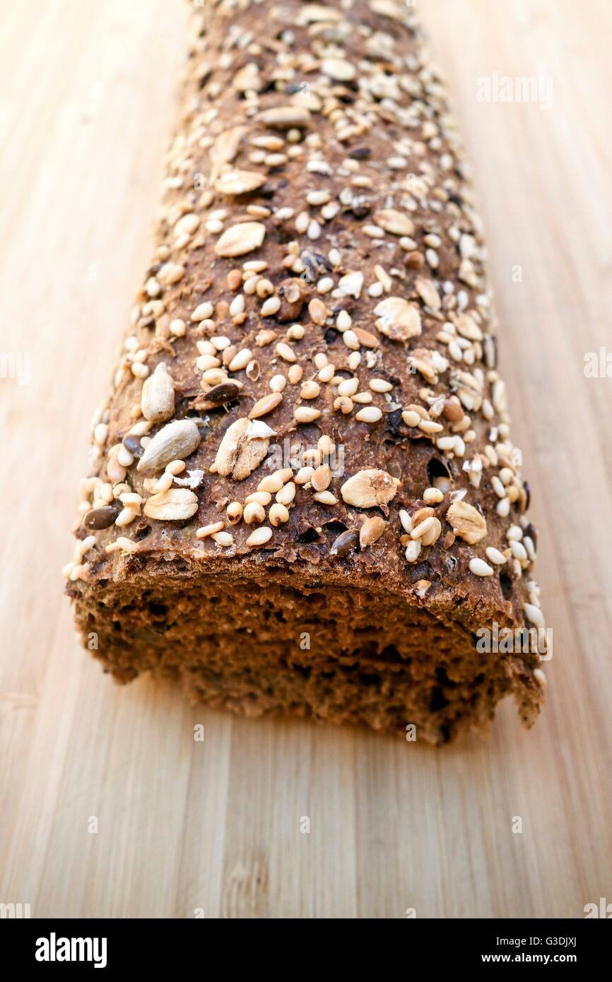 Griechisches Brot. Vollkorn Baguette Stockfoto