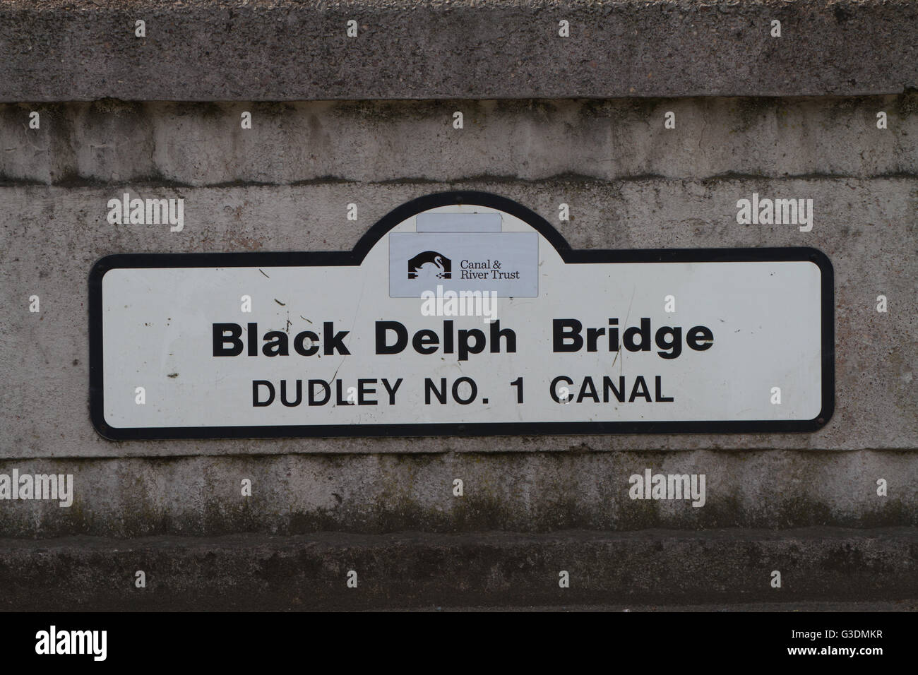 Schild an der Brücke. Schwarz Delph Brücke, Dudley Kanal No. West Midlands Stockfoto