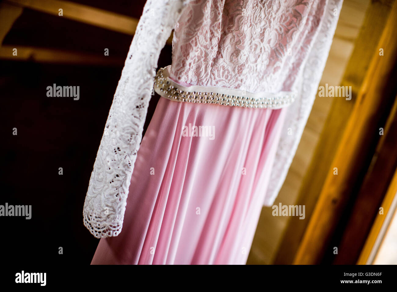 Nahaufnahme des Details auf ein Brautkleid Stockfoto