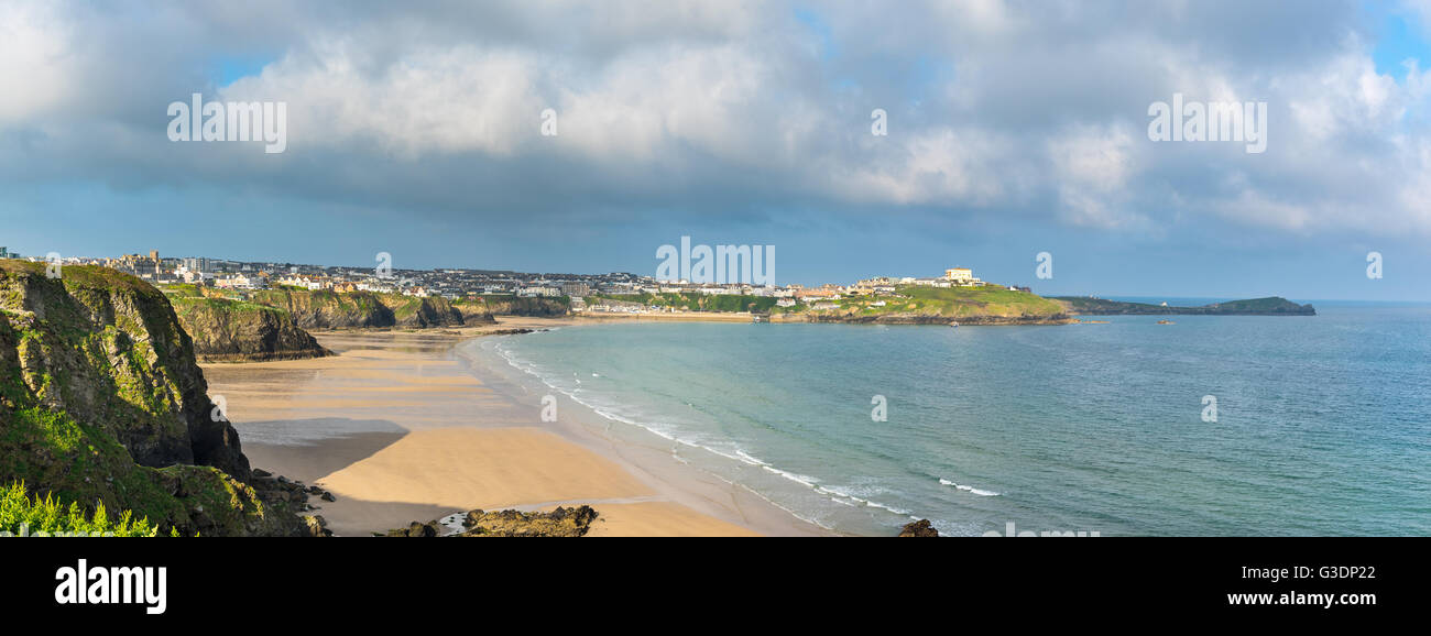 Strände in Newquay, Cornwall, UK. Tolcarne Beach steht im Vordergrund, Greatwestern Strand in Mitte dann Towan Beach. Stockfoto