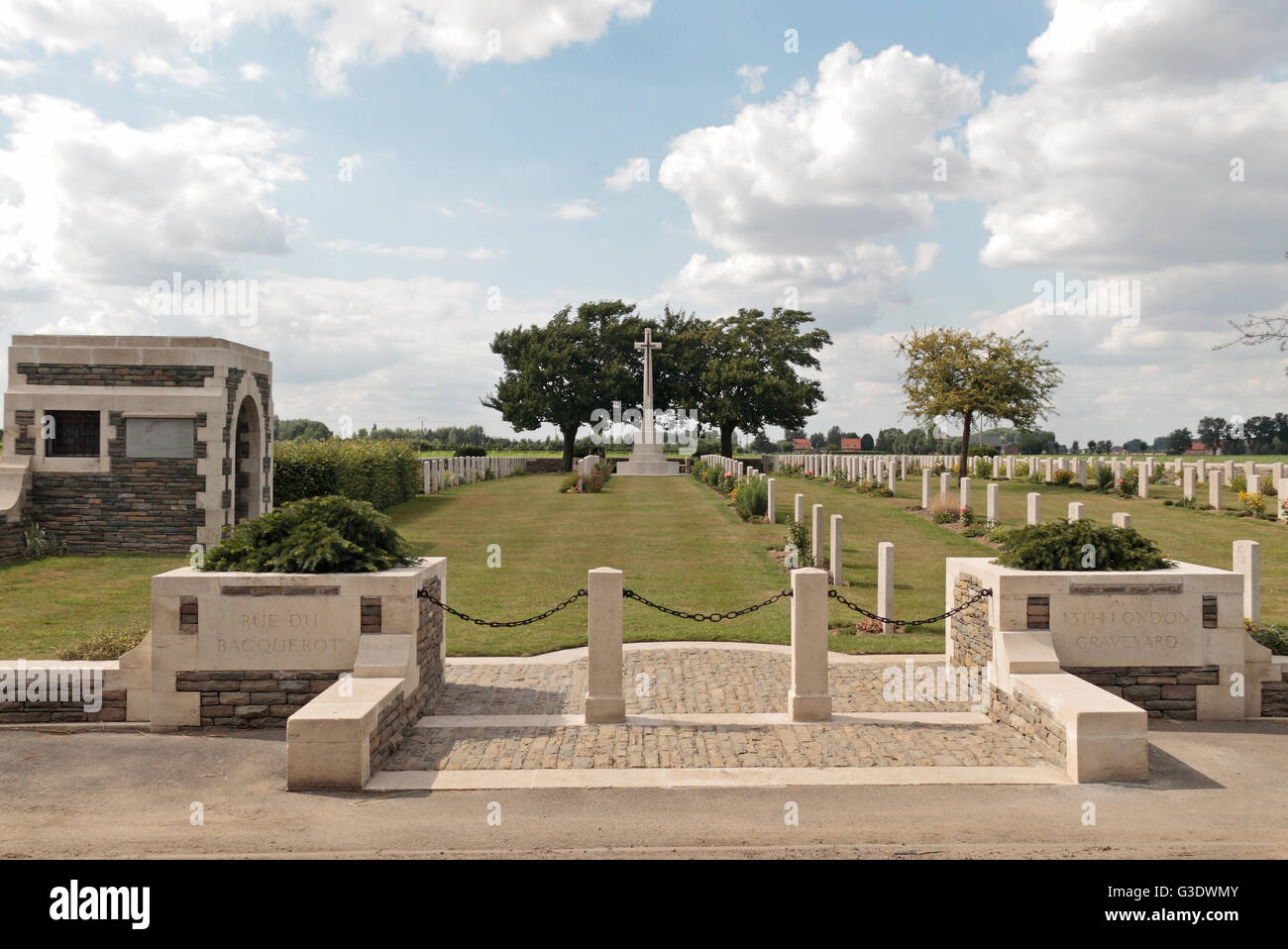 Eingang zum CWGC Rue du Bacquerot (13. London) Friedhof, Laventie, Pas-De-Calais, Frankreich. Stockfoto