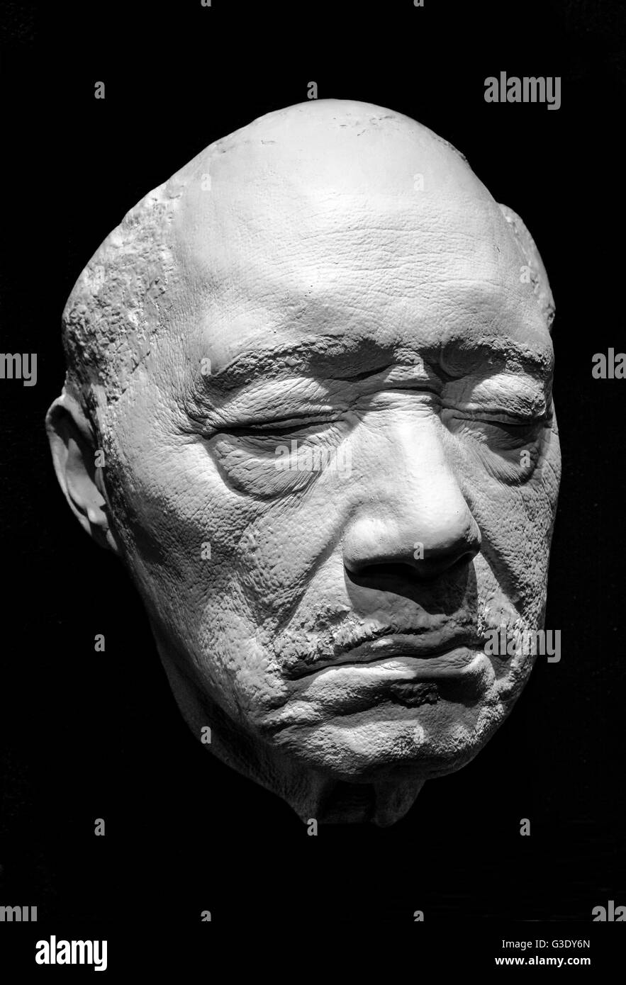 Ein Gesicht gegossene Skulptur von R.L. Burnside, der Musiker Blues Legende auf schwarzem Hintergrund Stockfoto