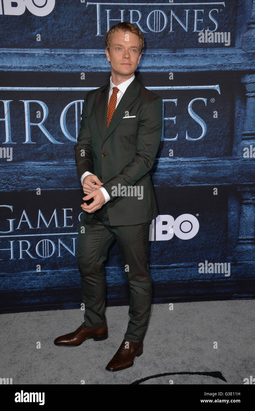 LOS ANGELES, CA. 10. April 2016: Schauspieler Alfie Allen bei der Premiere der 6. Staffel von Game of Thrones am TCL Chinese Theatre in Hollywood. Stockfoto