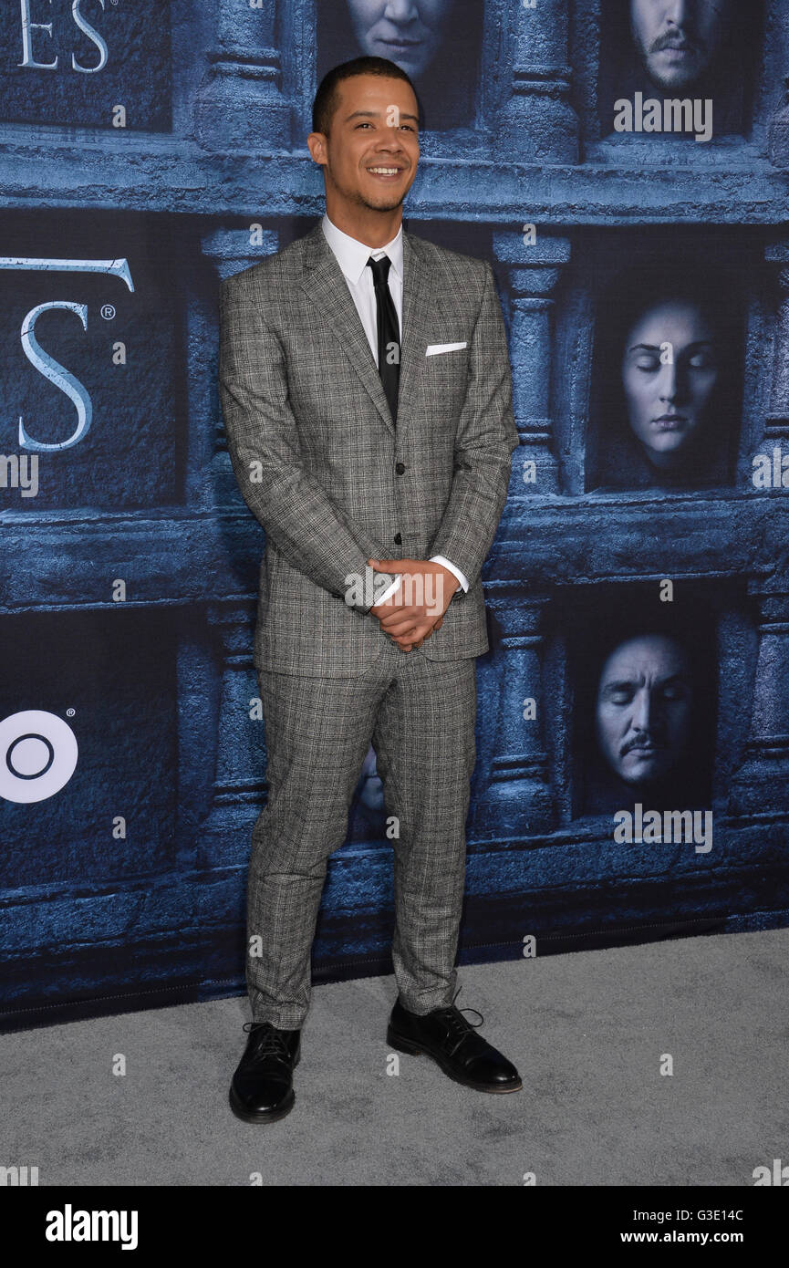 LOS ANGELES, CA. 10. April 2016: Schauspieler Jacob Anderson bei der Premiere der 6. Staffel von Game of Thrones am TCL Chinese Theatre in Hollywood. Stockfoto