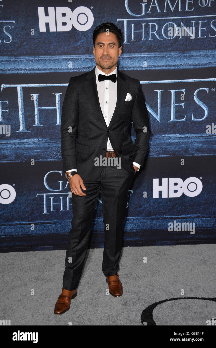 LOS ANGELES, CA. 10. April 2016: Schauspieler Joe Naufahu bei der Premiere der 6. Staffel von Game of Thrones am TCL Chinese Theatre in Hollywood. Stockfoto