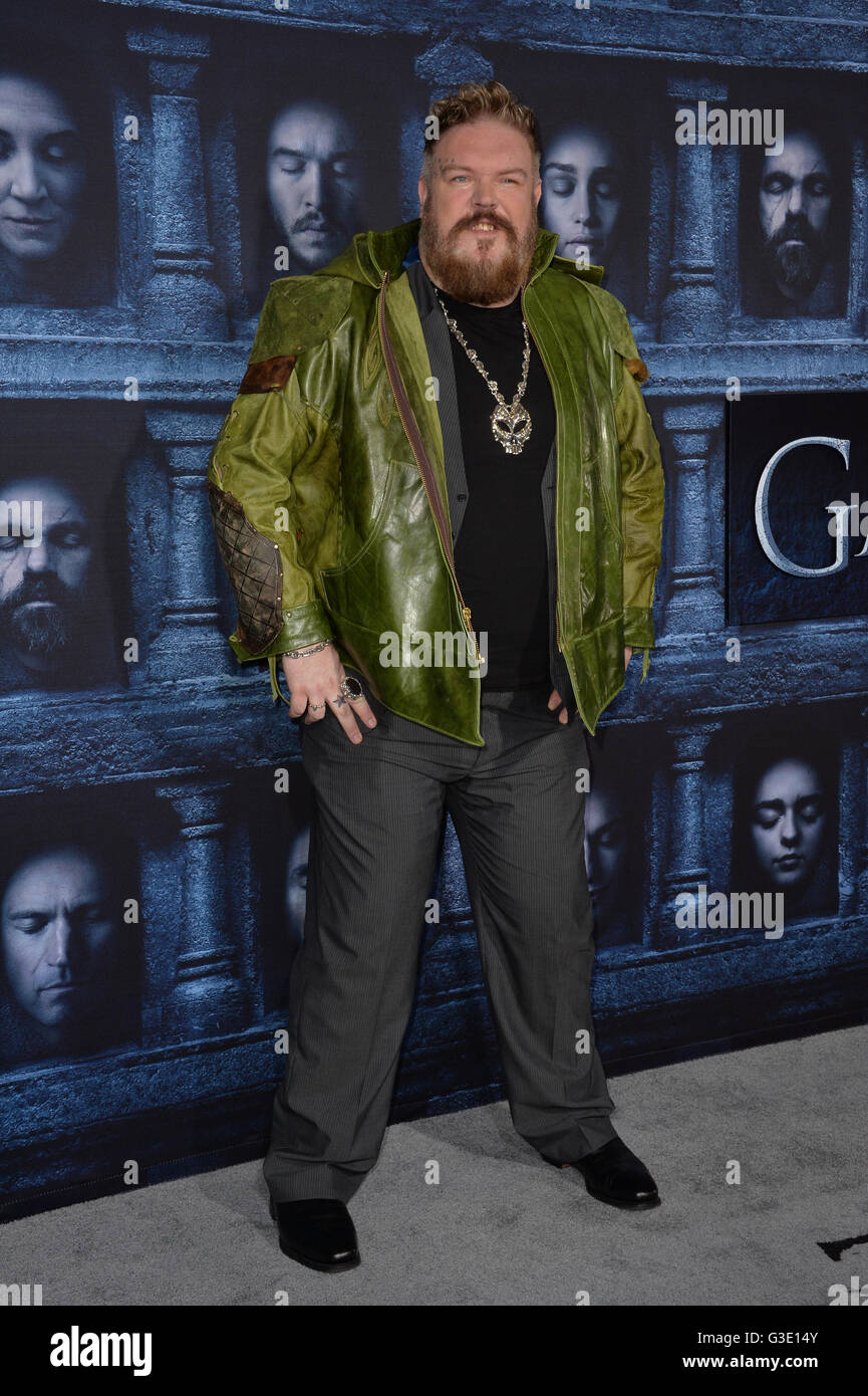 LOS ANGELES, CA. 10. April 2016: Schauspieler Kristian Nairn bei der Premiere der 6. Staffel von Game of Thrones am TCL Chinese Theatre in Hollywood. Stockfoto