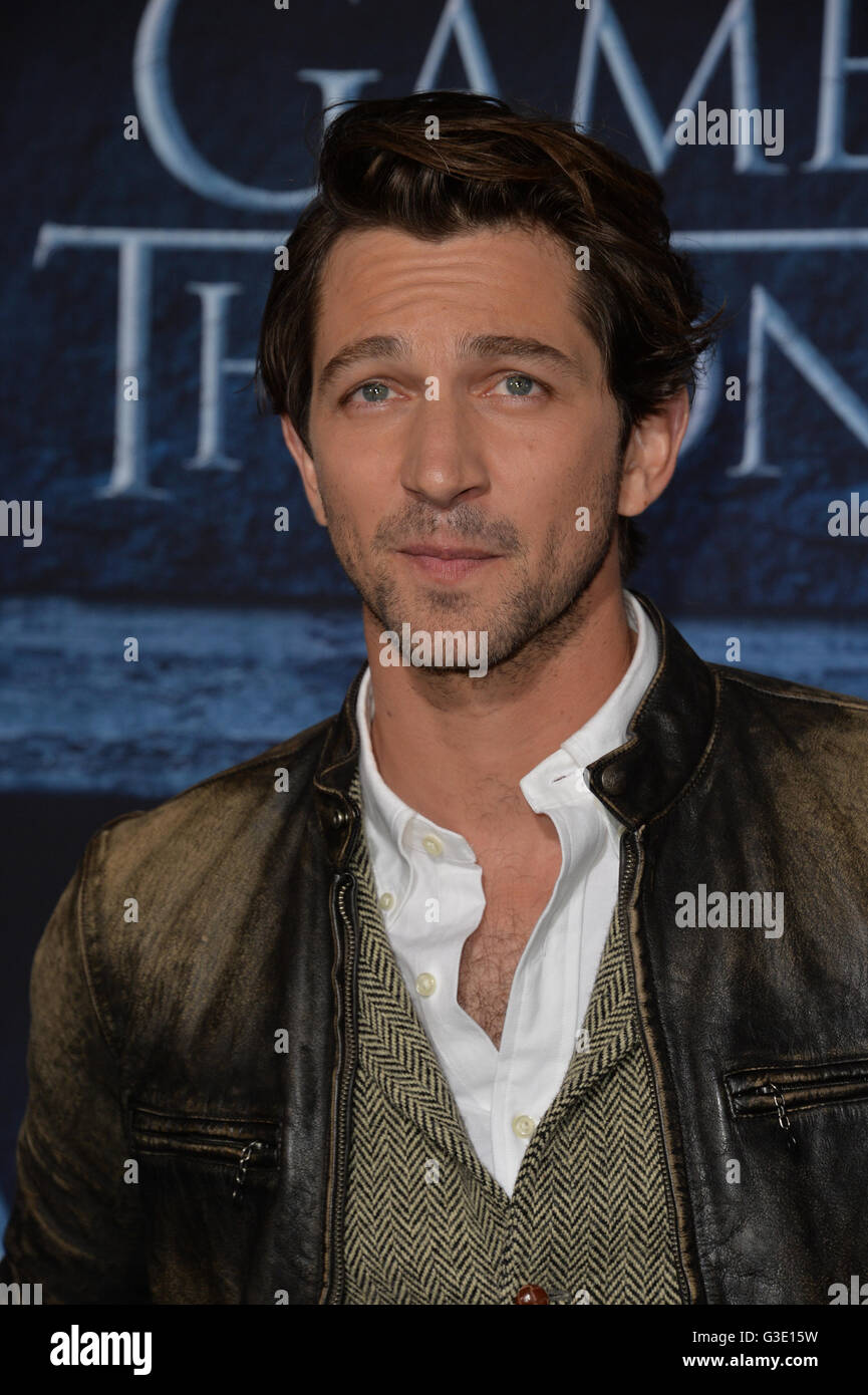 LOS ANGELES, CA. 10. April 2016: Schauspieler Michiel Huisman bei der Premiere der 6. Staffel von Game of Thrones am TCL Chinese Theatre in Hollywood. Stockfoto