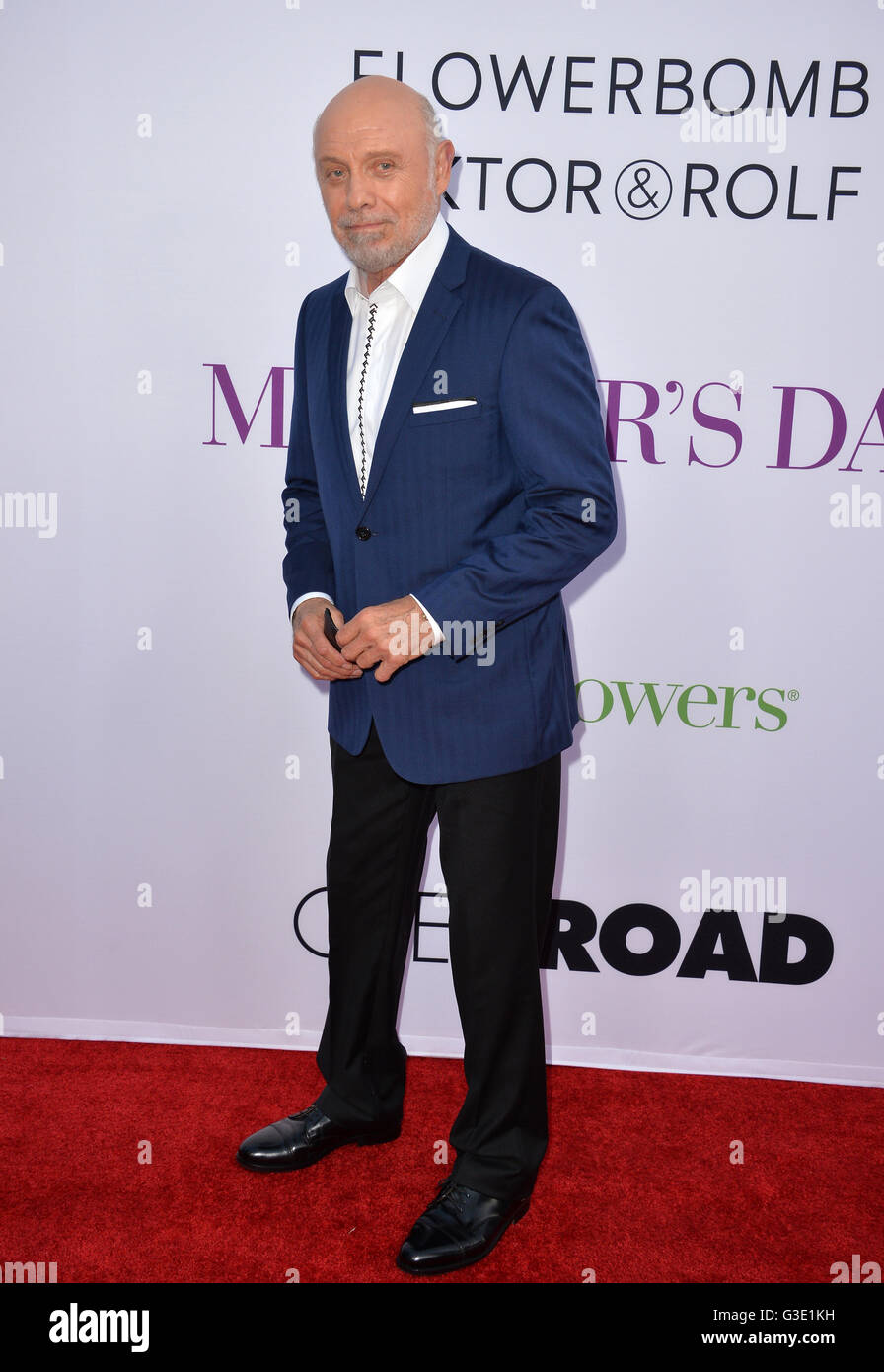 LOS ANGELES, CA. 13. April 2016: Schauspieler Hector Elizondo bei der Weltpremiere von "Muttertag" am TCL Chinese Theatre in Hollywood. Stockfoto