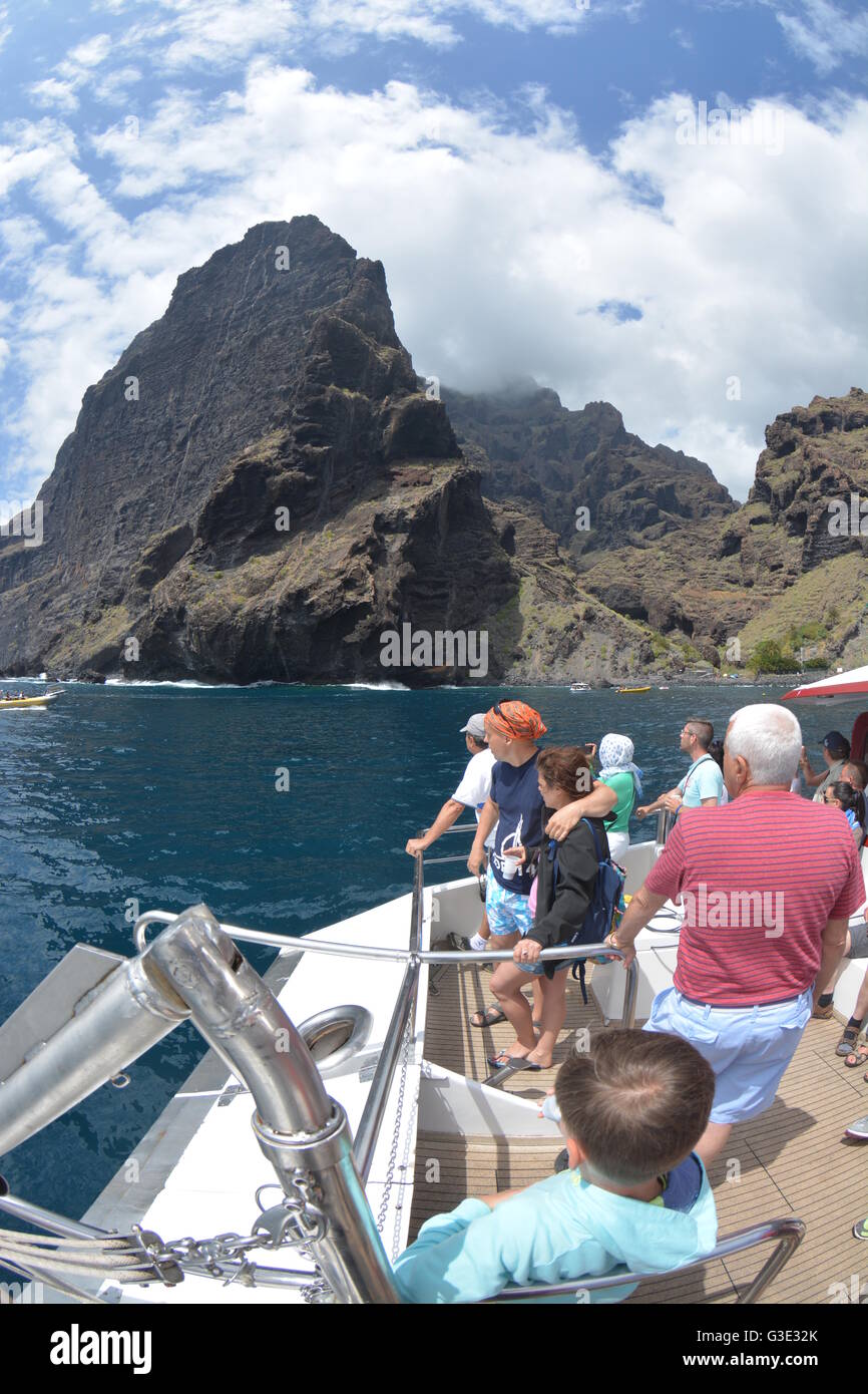Ausflug mit dem Boot zu sehen, die Klippen von Los Gigantes, Teneriffa Stockfoto