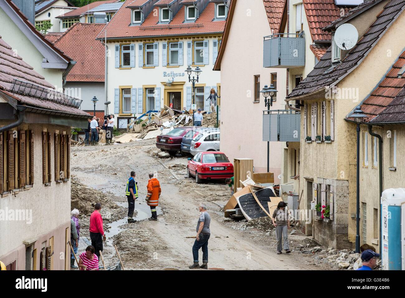 Hochwasser Katastrophe Schwere Verwustungen Zivile Freiwillige Helfer Braunsbach Deutschland 31 Mai 16 Weltweite Nutzung Stockfotografie Alamy