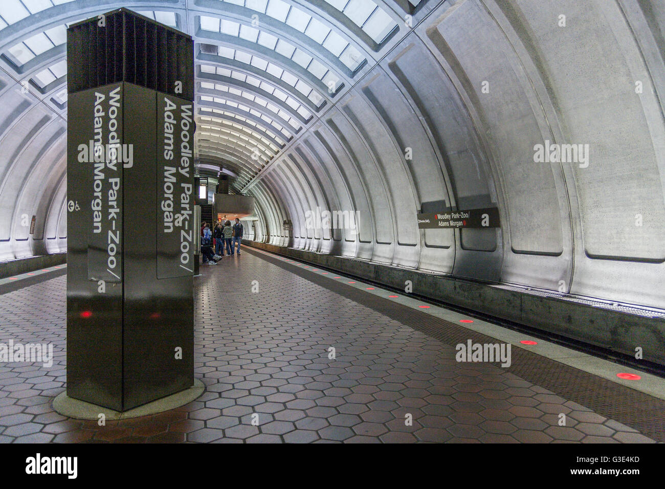 Das Innere der U-Bahn-Station Woodley Park Zoo in Washington DC, USA Stockfoto