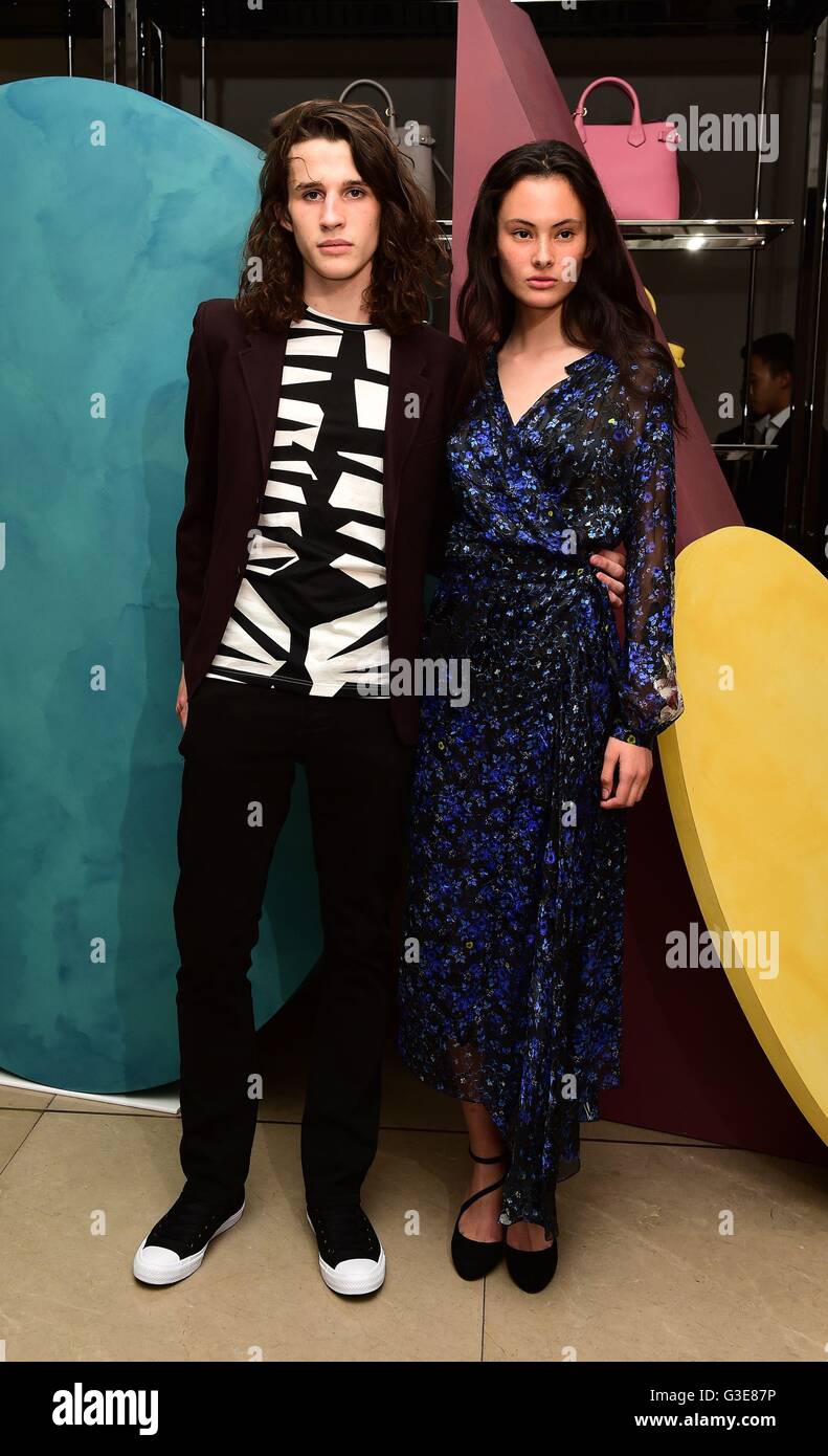 Louis Johnson besucht eine private Party veranstaltet Bt Christopher Bailey an Burberry, London. Stockfoto