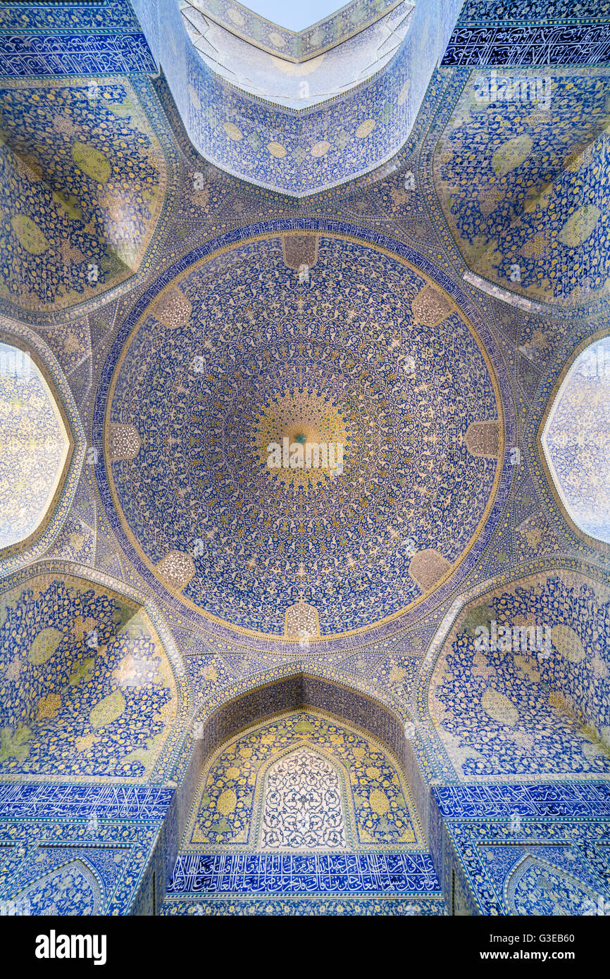 Isfahan, Iran - 13. Dezember 2015: Die Schah-Moschee in Naqhsh-e Jahan Quadrat in Isfahan, Iran. Decke-Ansicht Stockfoto